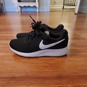 Women's Nike shoes size 6.5